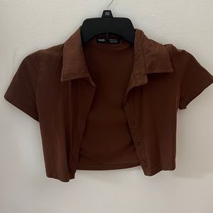 An adorable cropper button up brown tee. Size small.